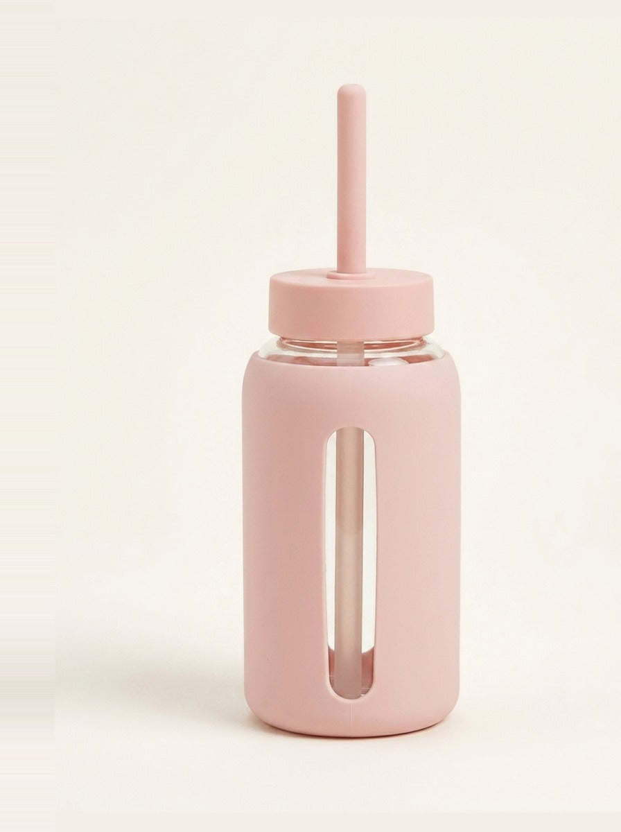 Le bouchon à paille large monté sur la gourde Bevu 600 ml
