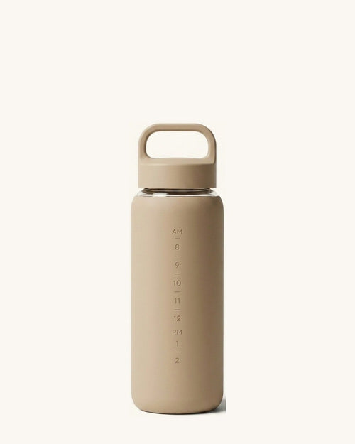 Gourde Bevu 500 ml en verre, manchon sable, à l'échelle des trois formats